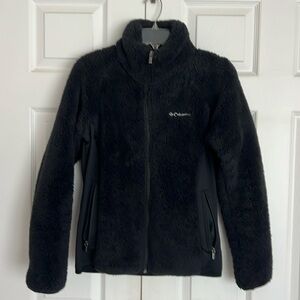 Woman’s Columbia fuzzy black fleece jacket.